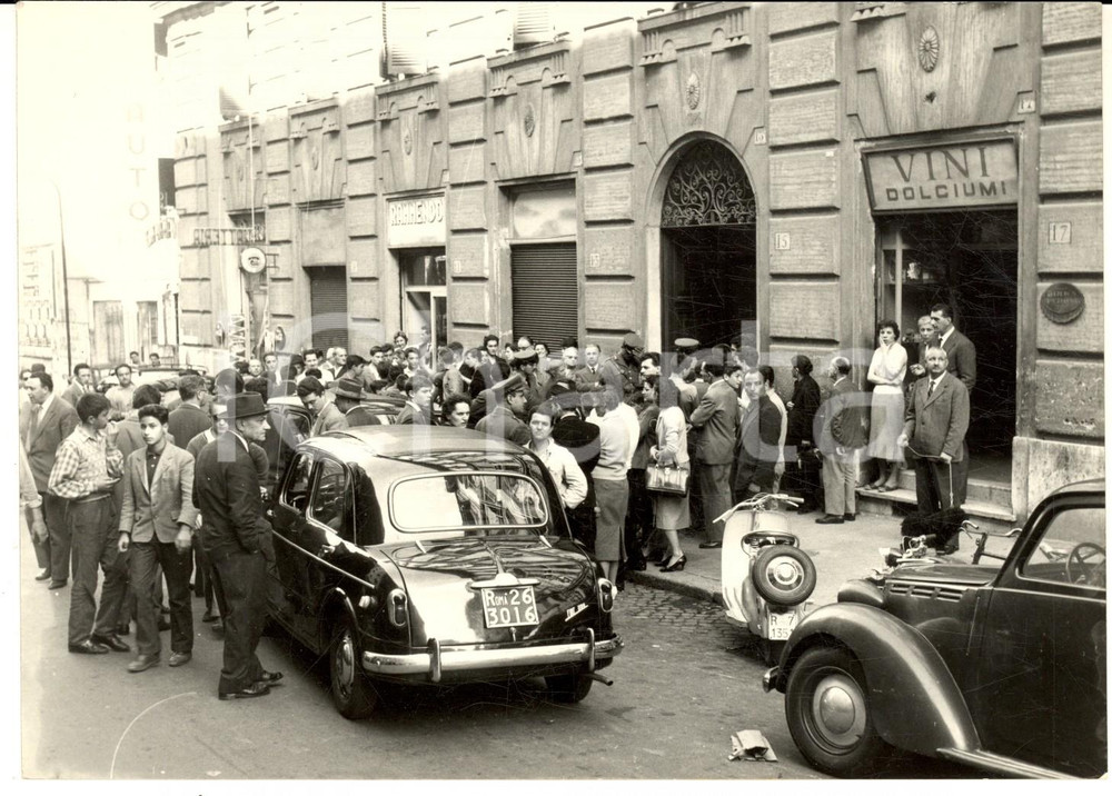 1959 ROMA Via LAVINIO 15 - Folla sul luogo di un delitto - Foto 18x13 cm