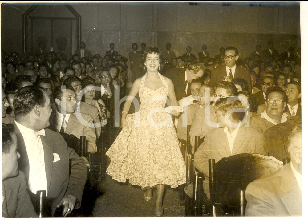 1956 CATANIA Cinema ODEON - Marisa DE LEZA alla prima de "Il mondo sarà nostro"