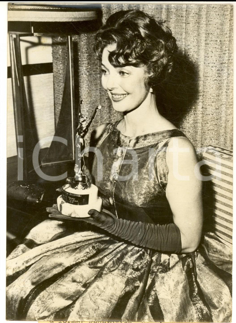 1959 BEVERLY HILLS Loretta YOUNG -Award of Motion Picture Costumers Guild *Photo