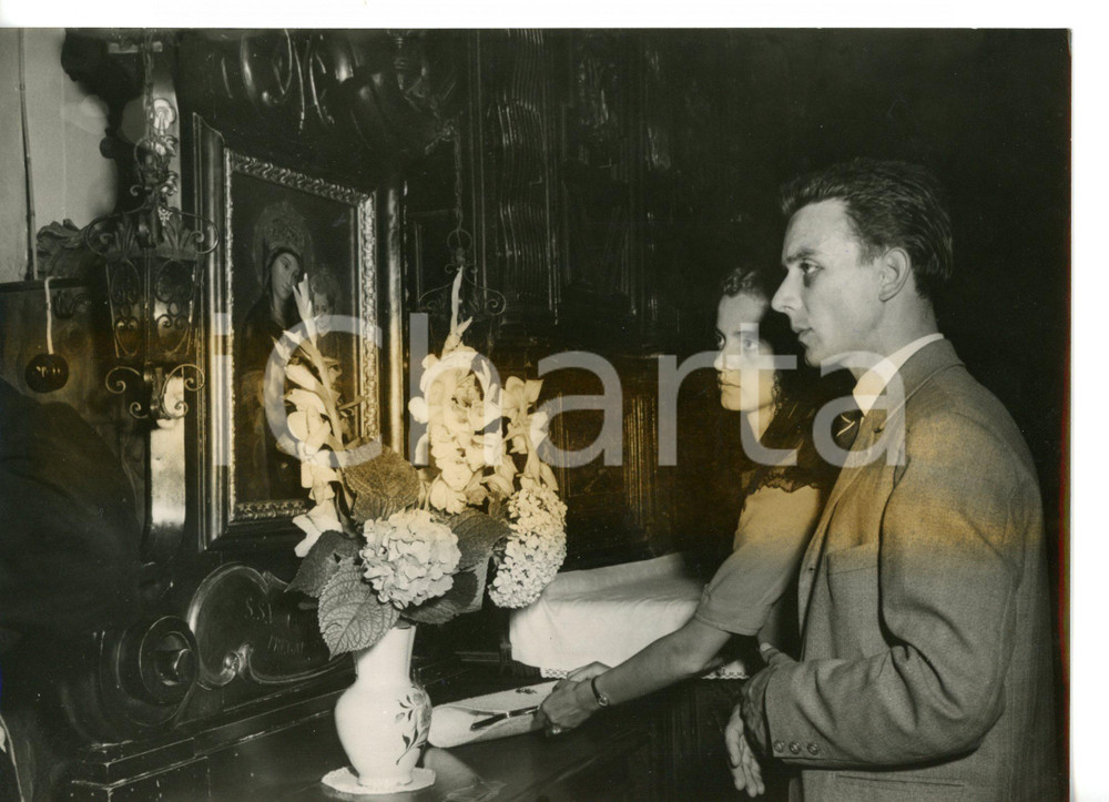 1958 TORINO Santuario della Consolata - Aldo CUGINI fa voto alla Madonna *Foto 
