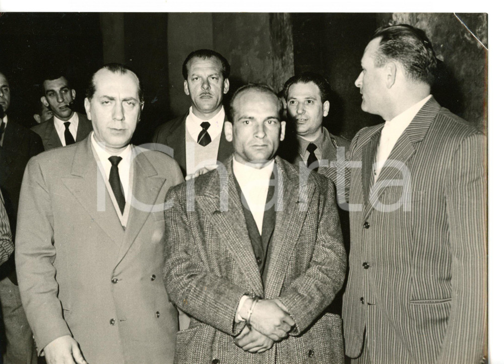 1958 MILANO - CRONACA NERA Presunto assassino scortato in Questura *Foto 18x13