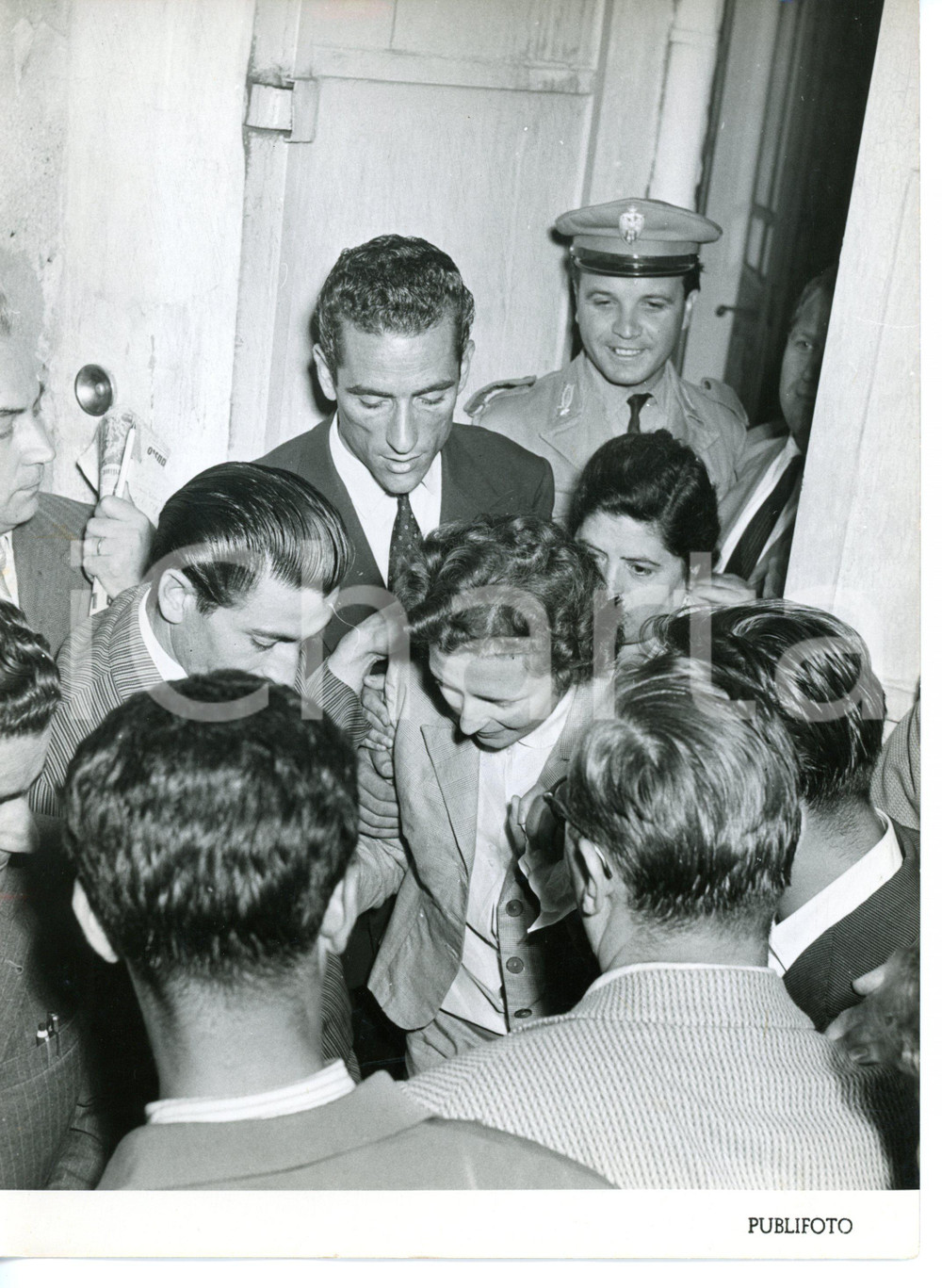 1953 AOSTA - CRONACA NERA Jolanda BERGAMO esce dal carcere *Foto 18x24