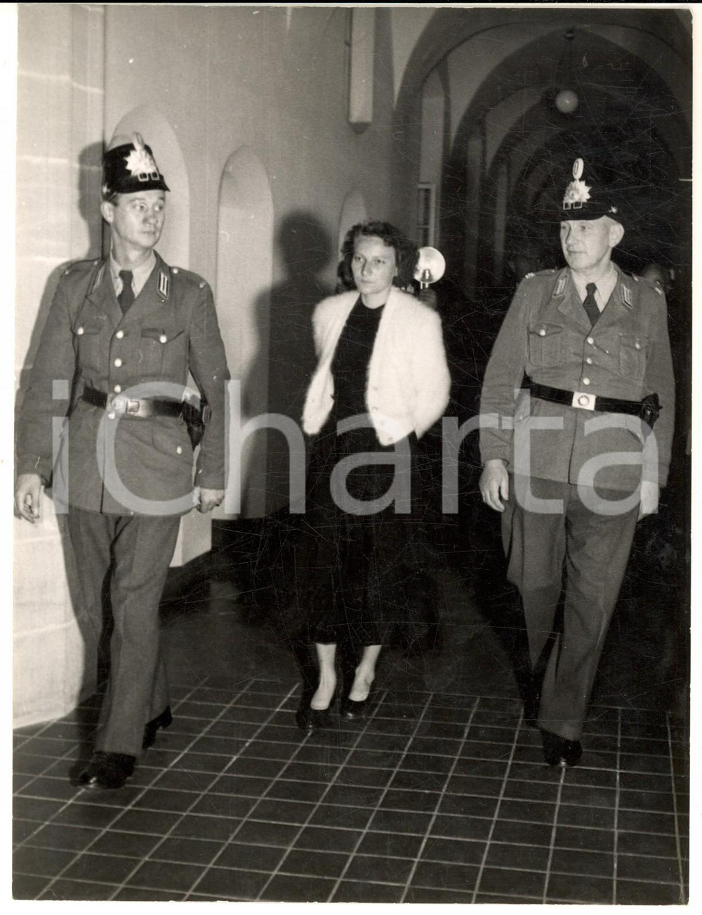 1953 BERLIN Dottoressa Hannelore LEHNHOFF a processo come spia comunista *Foto