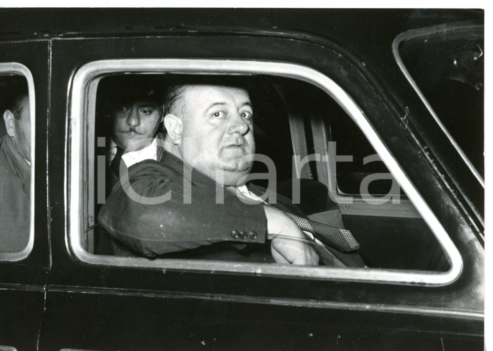 1954 ROMA - CASO MONTESI Raffaello SEPE raggiunge in auto carcere Regina Coeli