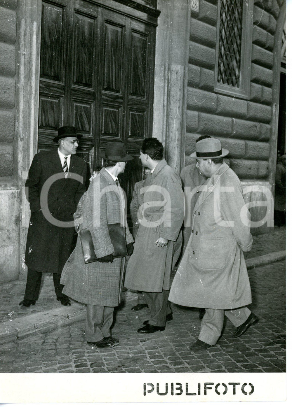 1954 ROMA Carcere Regina Coeli - I parenti di Piero PICCIONI e Ugo MONTAGNA