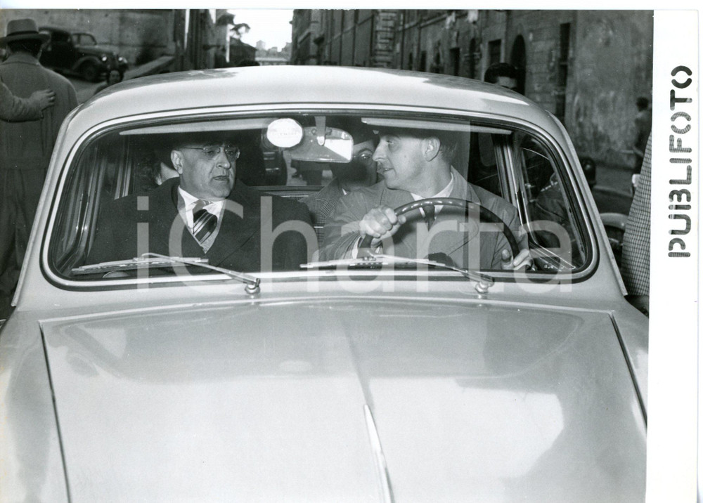 1954 ROMA - CASO MONTESI Leone PICCIONI diretto al carcere Regina Coeli *Foto