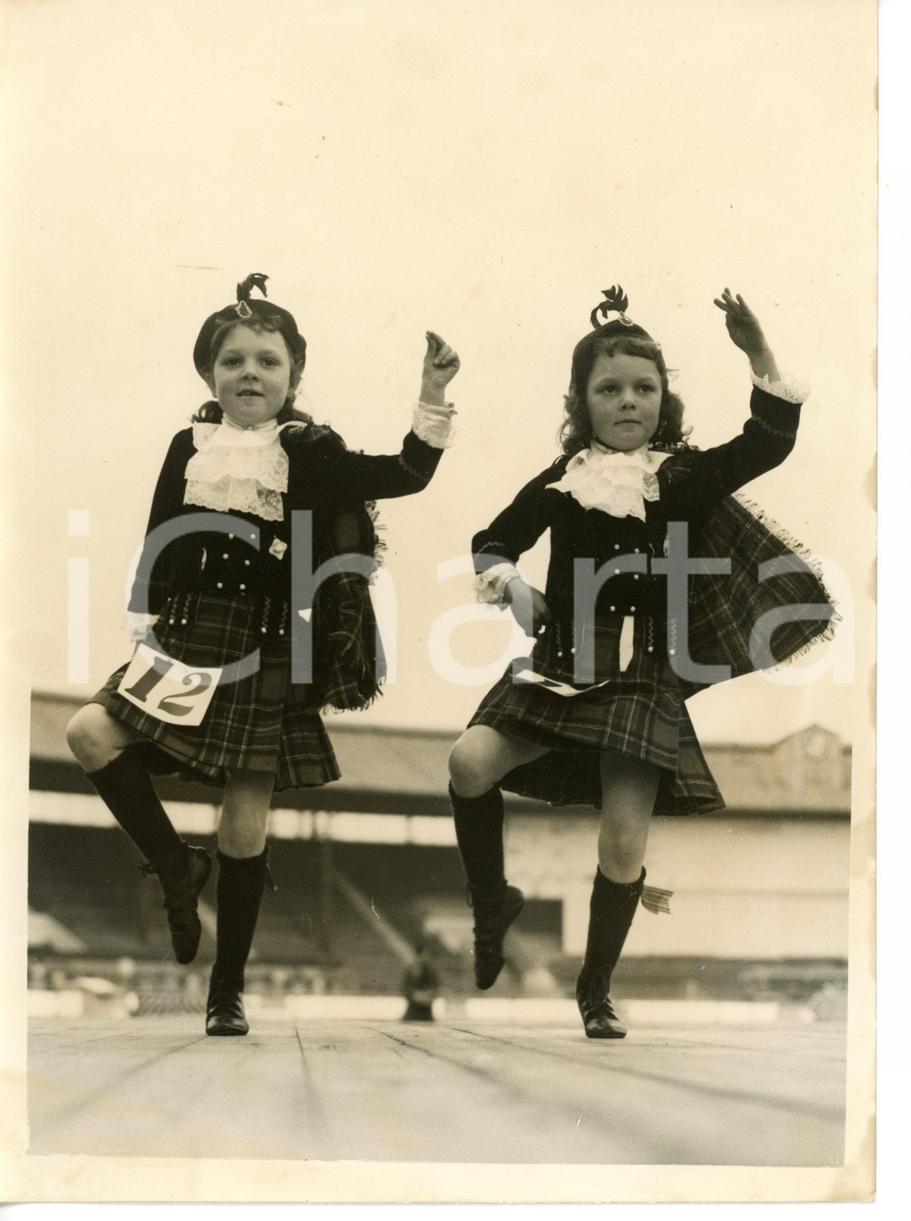 1955 LONDON Caledonian Games - Dancer twins Maureen and Angela O'DONNELL *Photo 