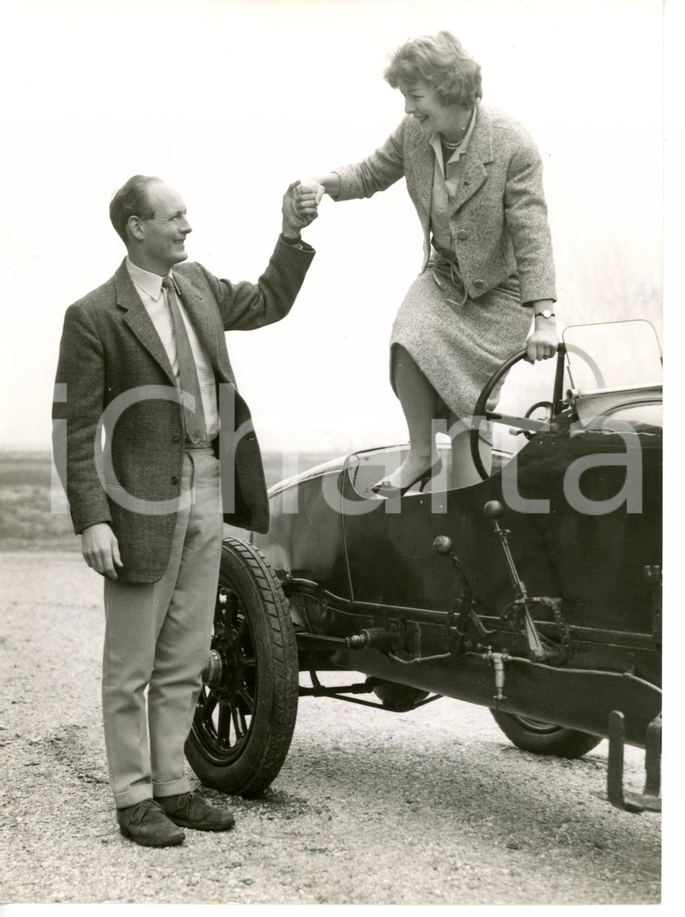 1959 BEAULIEU Lord MONTAGU of BEAULIEU helps Belinda CROSSLEY out of racing car
