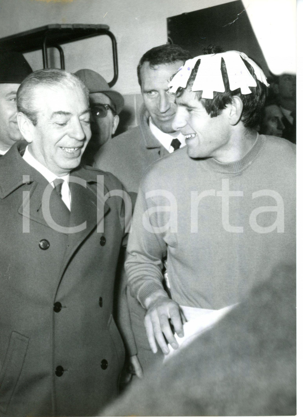 1967 MILANO INTER-REAL MADRID 1-0 Renato CAPPELLINI scherza con Angelo MORATTI