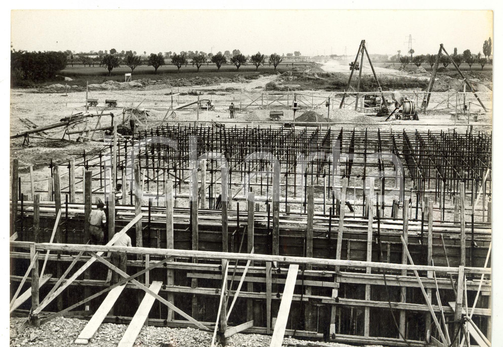 1955 ca ZONA DI PARMA Impalcature di costruzione per AUTOSTRADA DEL SOLE *Foto