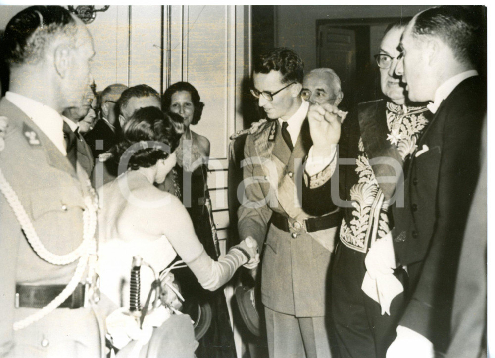 1955 ca BRUXELLES Ballo delle principesse - Re Baldovino del BELGIO all'arrivo 