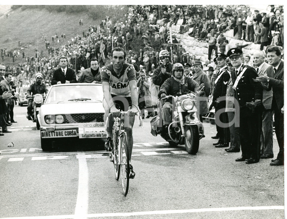 1968 GIRO D'ITALIA - CICLISMO Emilio CASALINI in testa alla fila *Foto 24x18 cm