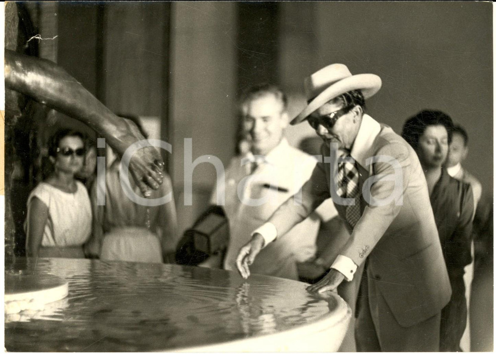 1955 ca VENEZIA Hotel EXCELSIOR - Petroliere BENITEZ ubriaco insegue pesci rossi