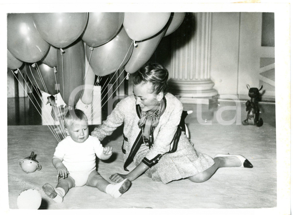 1961 BRUXELLES Philippe of BELGIUM on his 1st birthday with Paola di CALABRIA 
