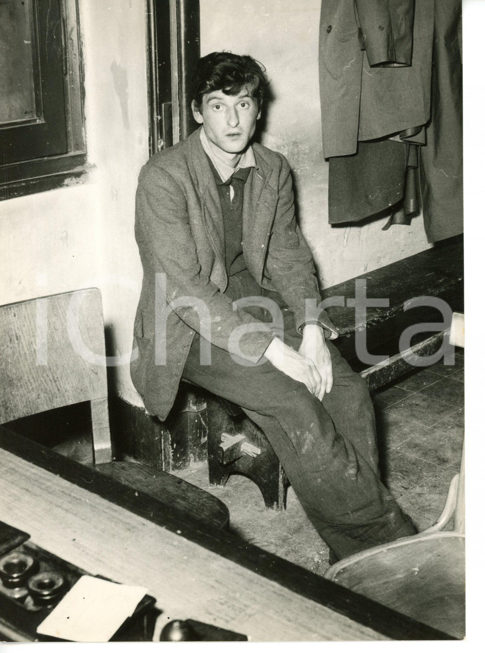 1955 ca GENOVA - CRONACA NERA Pregiudicato in tribunale per rapimento *Foto Fotografia d'epoca con didascalia coeva. CONDIZIONI: G (ma sovraimpressione circolare)FORMATO: 13x18 cm   originale e autentica 1
