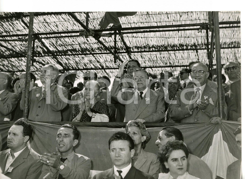 1955 ca GENOVA Palmiro TOGLIATTI sugli spalti durante manifestazione ufficiale 