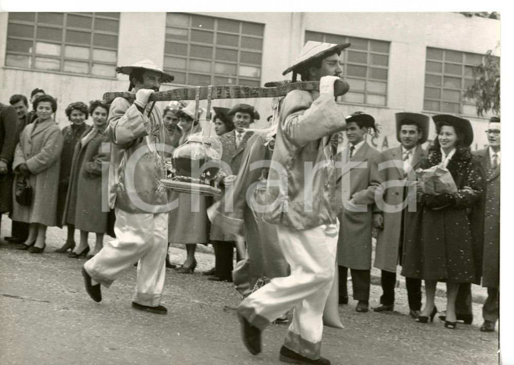 1955 ca LIGURIA Festeggiamenti Carnevale - Costumi orientali *Fotografia 18x13