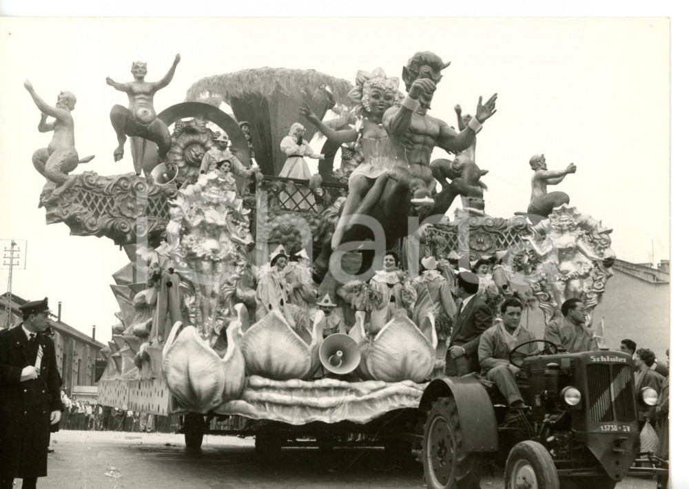 1955 ca SAVONA (?) Carnevale - Sfilata carro allegorico con fauni *Foto 18x13 cm