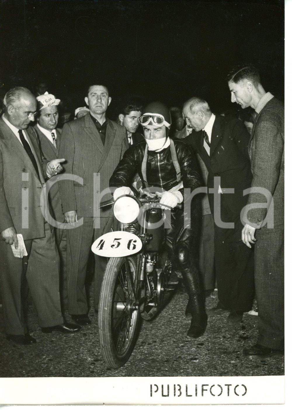 1953 MILANO-TARANTO Alano MONTANARI su moto GUZZI 250 cc alla partenza *Foto