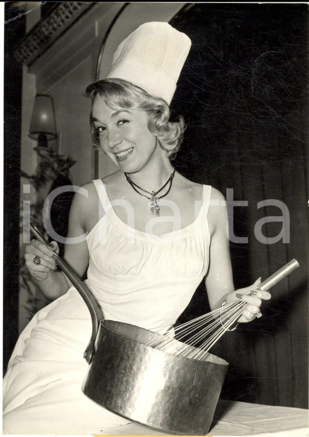 1958 PARIS Paule DESJARDINS élue reine des gastronomes - Photo 13x18 cm