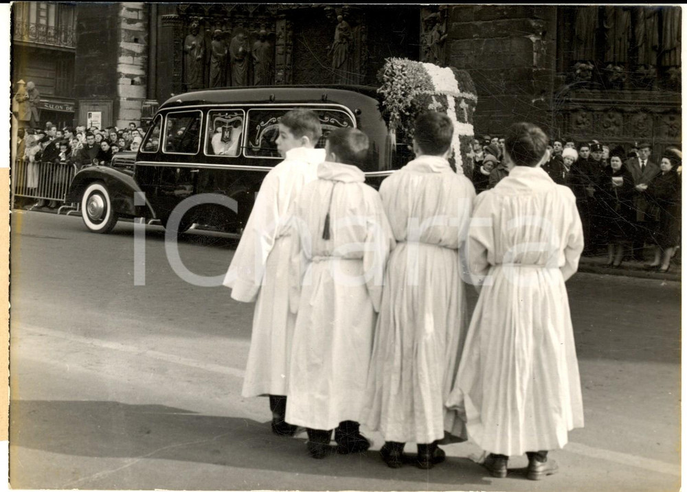 1963 PARIS Obsèques mgr. Fernand MAILLET - Petits chanteurs *Photo 18x13 cm