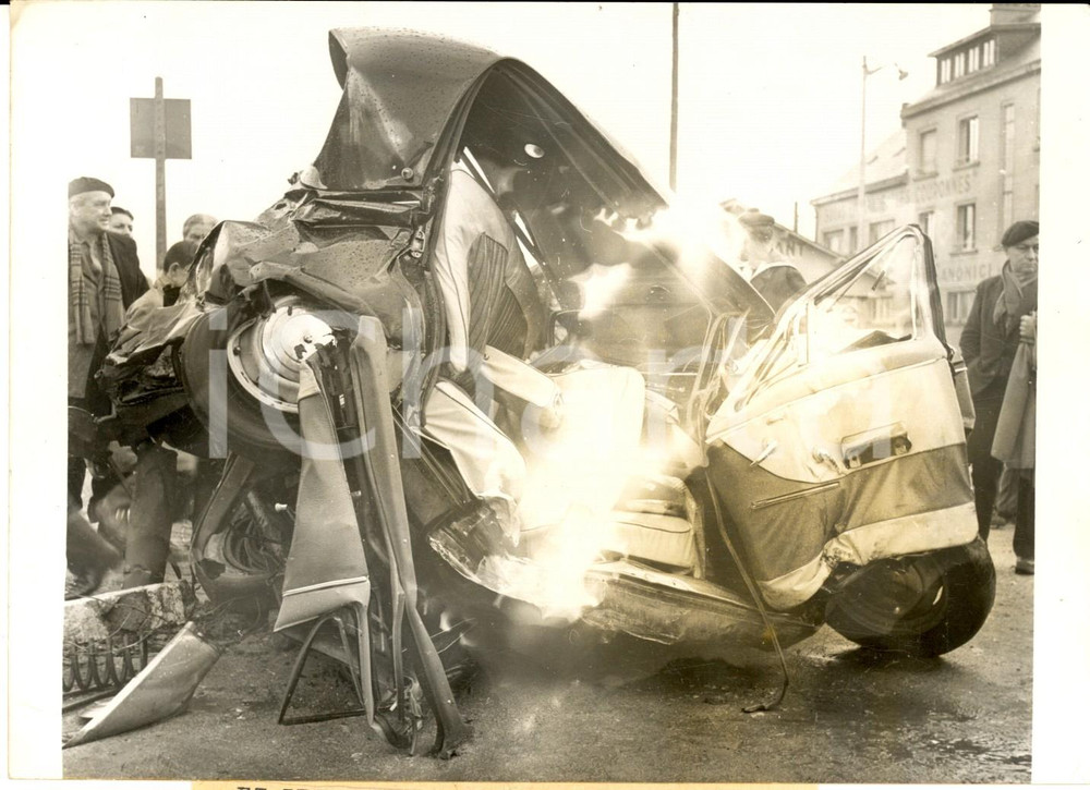 1960 LORIENT Auto distrutta dopo incidente al passaggio a livello - Foto 18x13