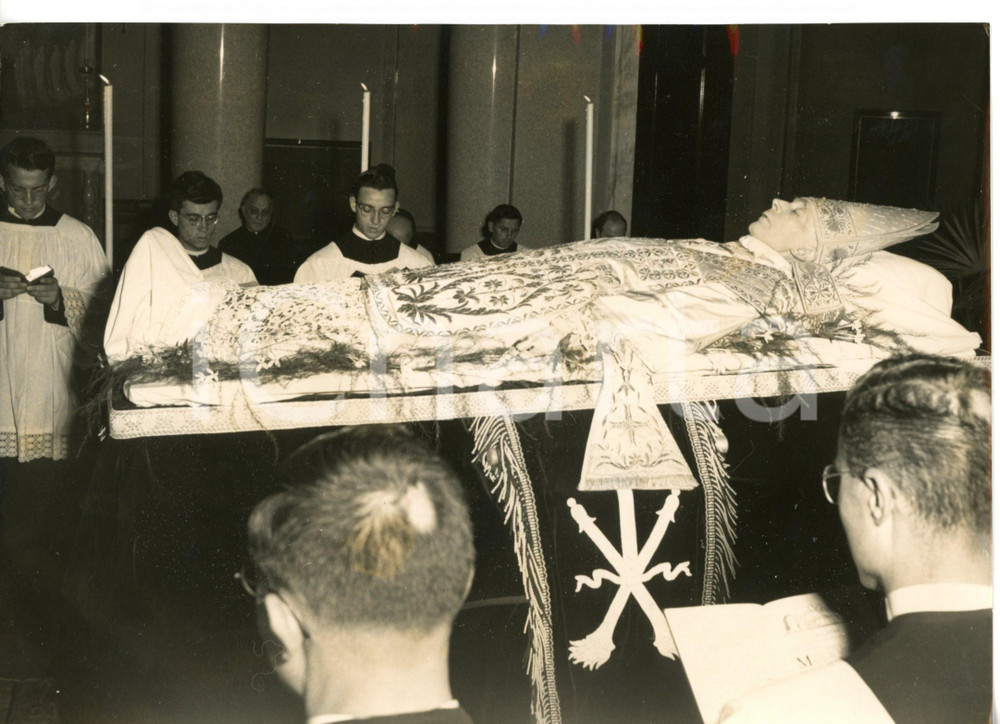 1954 SEMINARIO VENEGONO INFERIORE Veglia alla salma del Card. Ildefonso SCHUSTER