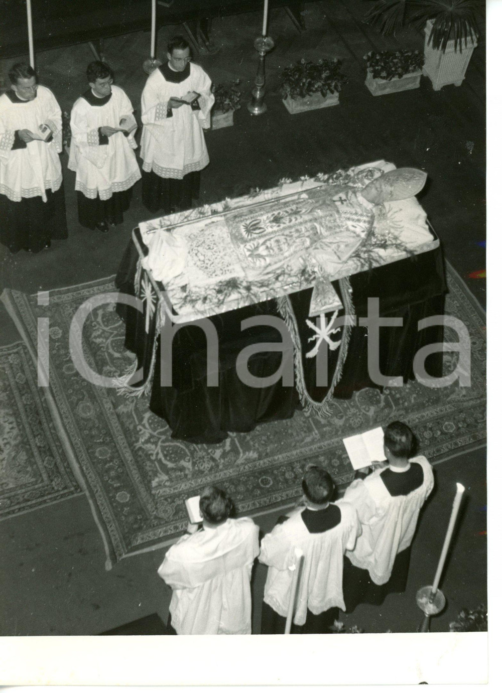 1954 VENEGONO INFERIORE Veglia alla salma del Card. Ildefonso SCHUSTER *Foto