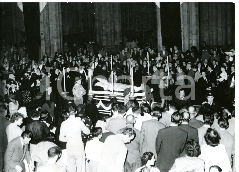 1954 DUOMO DI MILANO Esposizione salma Card. SCHUSTER - Folla di fedeli *Foto 