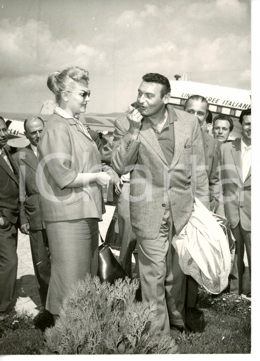 1957 ROMA Cantante Frankie LAINE all'arrivo in aeroporto *Foto 13x18 cm