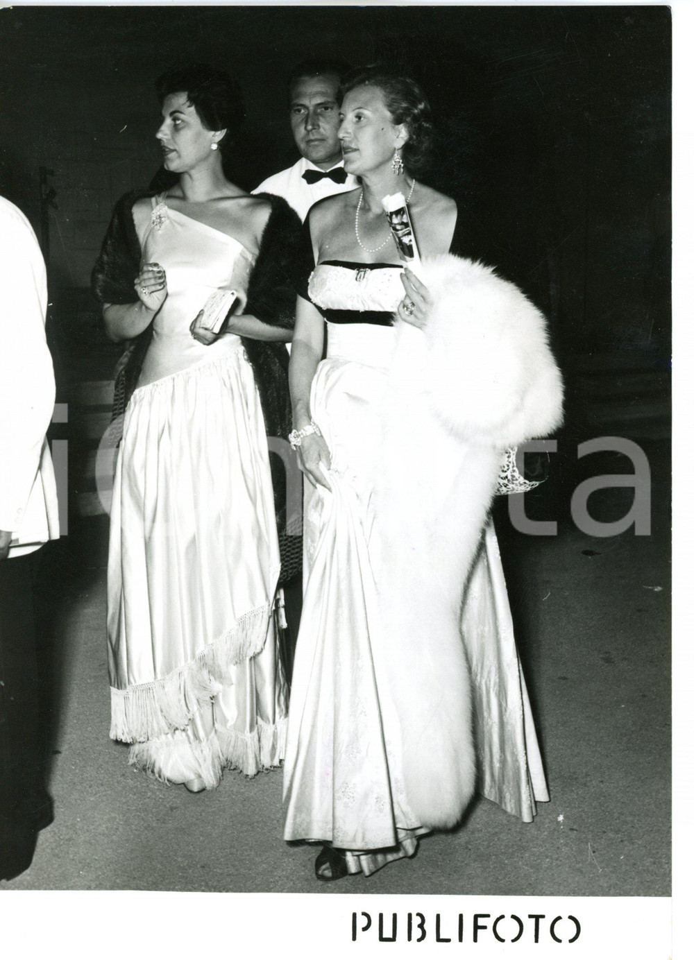 1953 VENEZIA Festival del Cinema - Carla MARZARI con la signora SACCHI *Foto