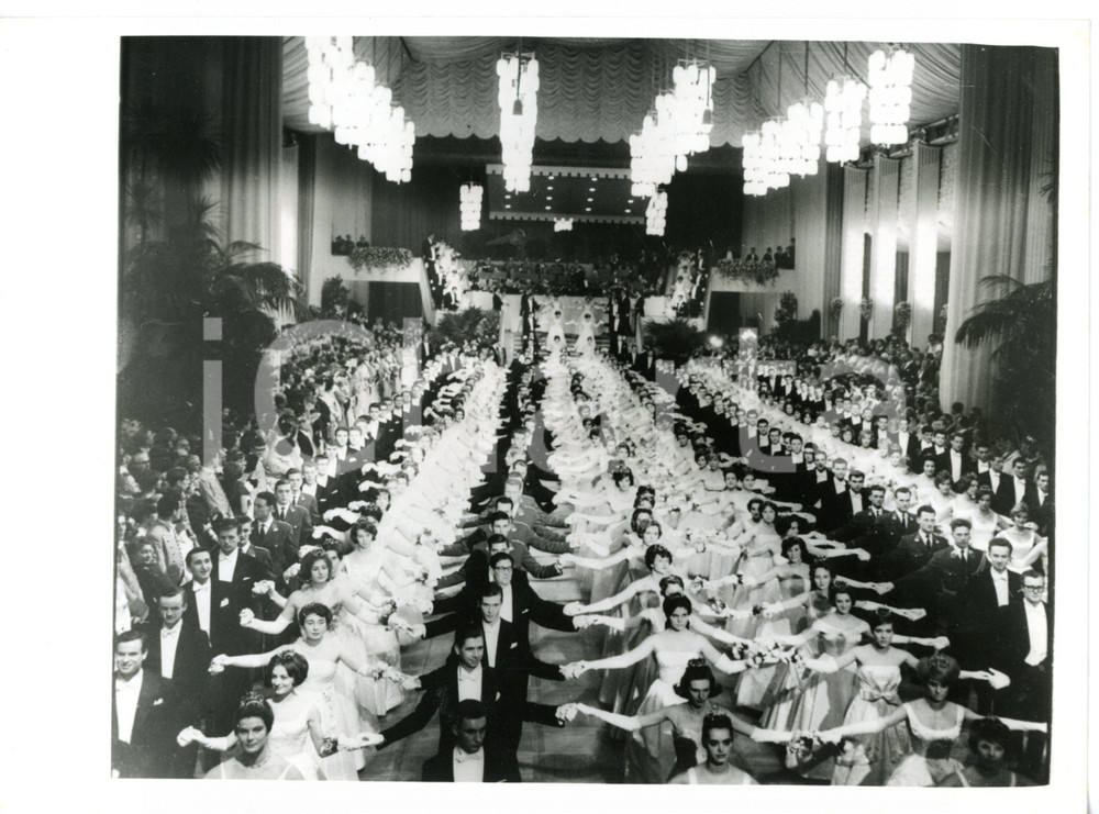 1973 VIENNA Opera House - General view during traditional Polonaise *Foto 20x15