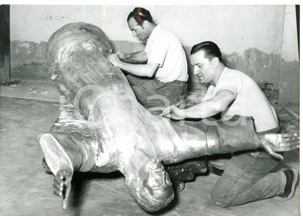 1954 MILANO "Cristo degli abissi" di Guido GALLETTI - Lavori rifinitura statua 