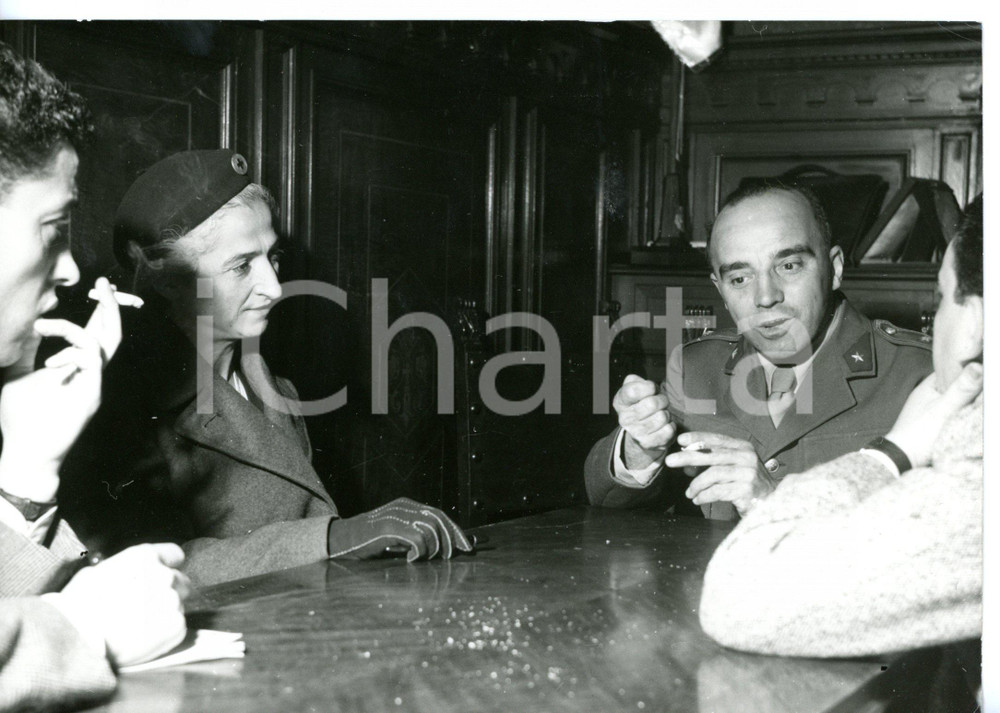 1953 ROMA Fabio PENNACCHI con Anna Maria ROSI al rientro dalla Corea *Foto 18x13