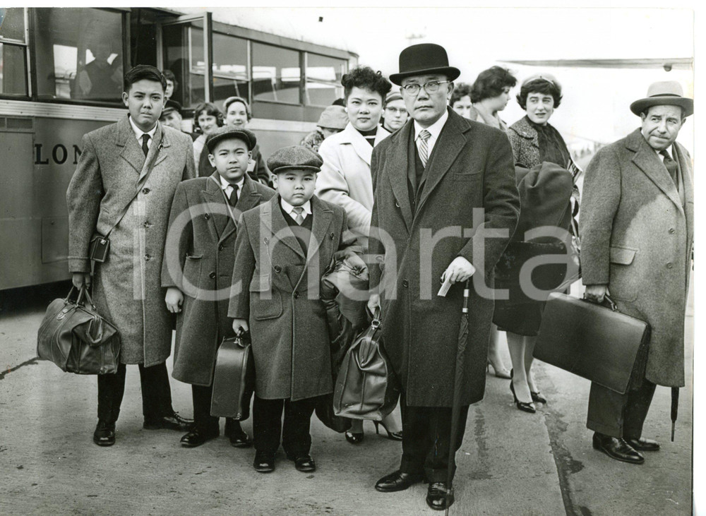 1958 LONDON AIRPORT Chih-Ping CHEN Ambassador of CHINA with his family *Foto