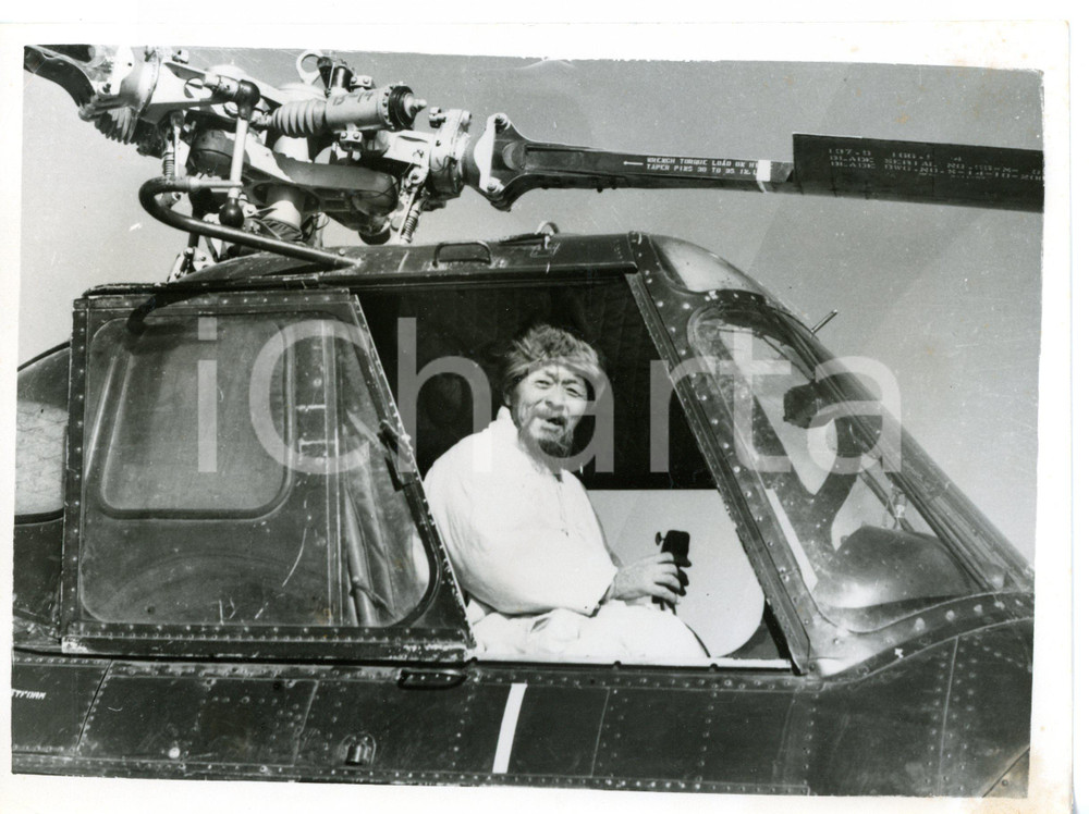 1955 ca KOREA Korean villager on "Whirlybird" helicopter *Foto 20x15 cm