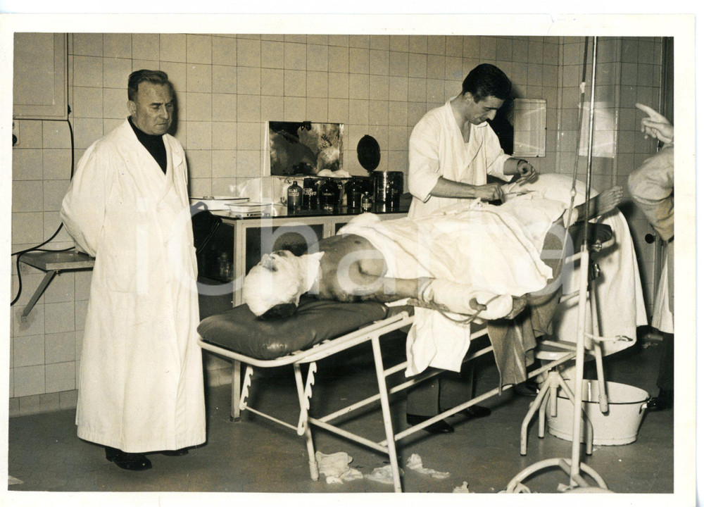 1957 TORINO Schianto velivolo USA in VAL PELLICE - Superstite in sala operatoria