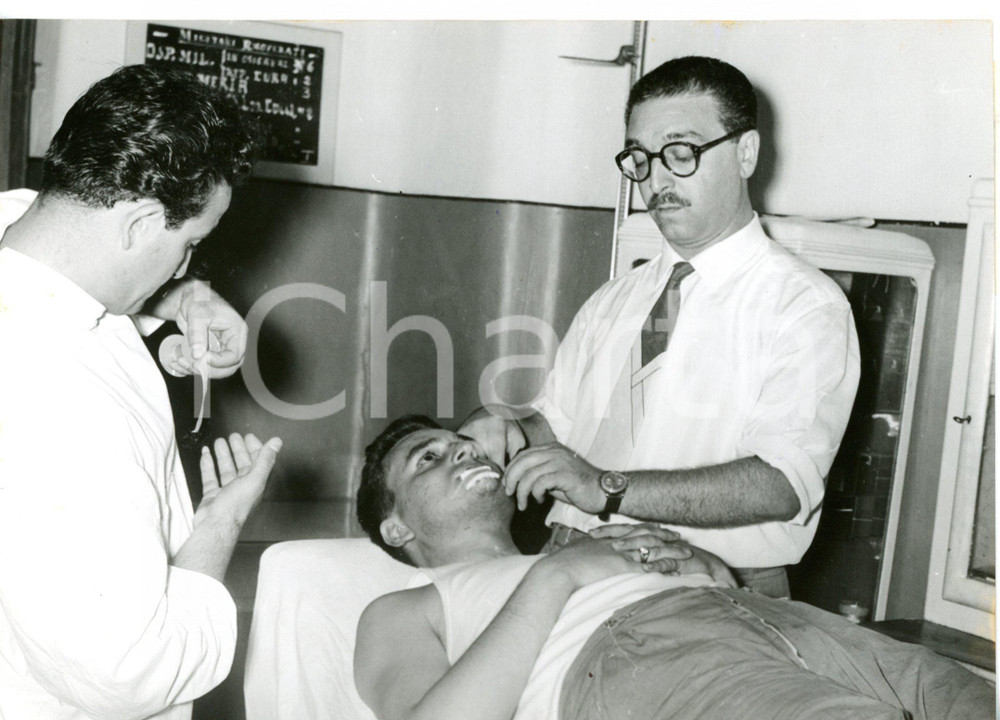1955 ca PALERMO Equipaggio C 45 - Tenente GIGLIO medicato in ospedale *Foto 