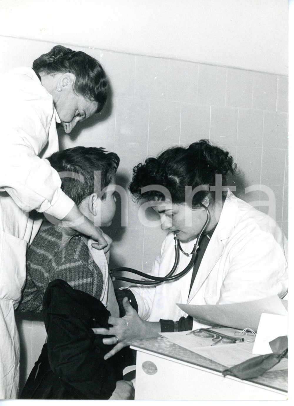 1956 TORINO La dottoressa Anna RESTAGNO durante visita pediatrica *Foto 13x18 cm
