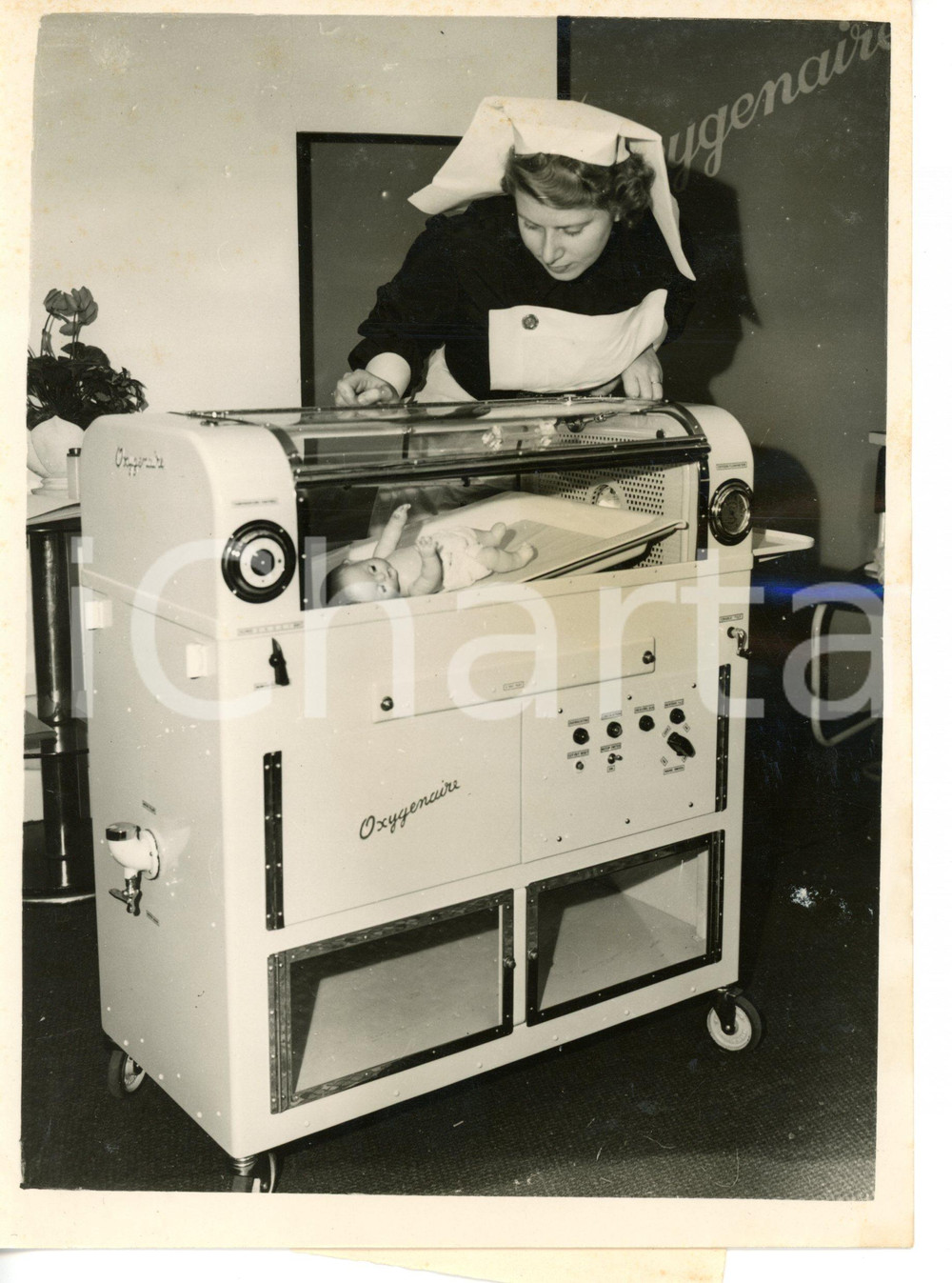 1955 LONDON Nursing Conference - Elizabeth ARKIESON with "Oxygenaire" incubator