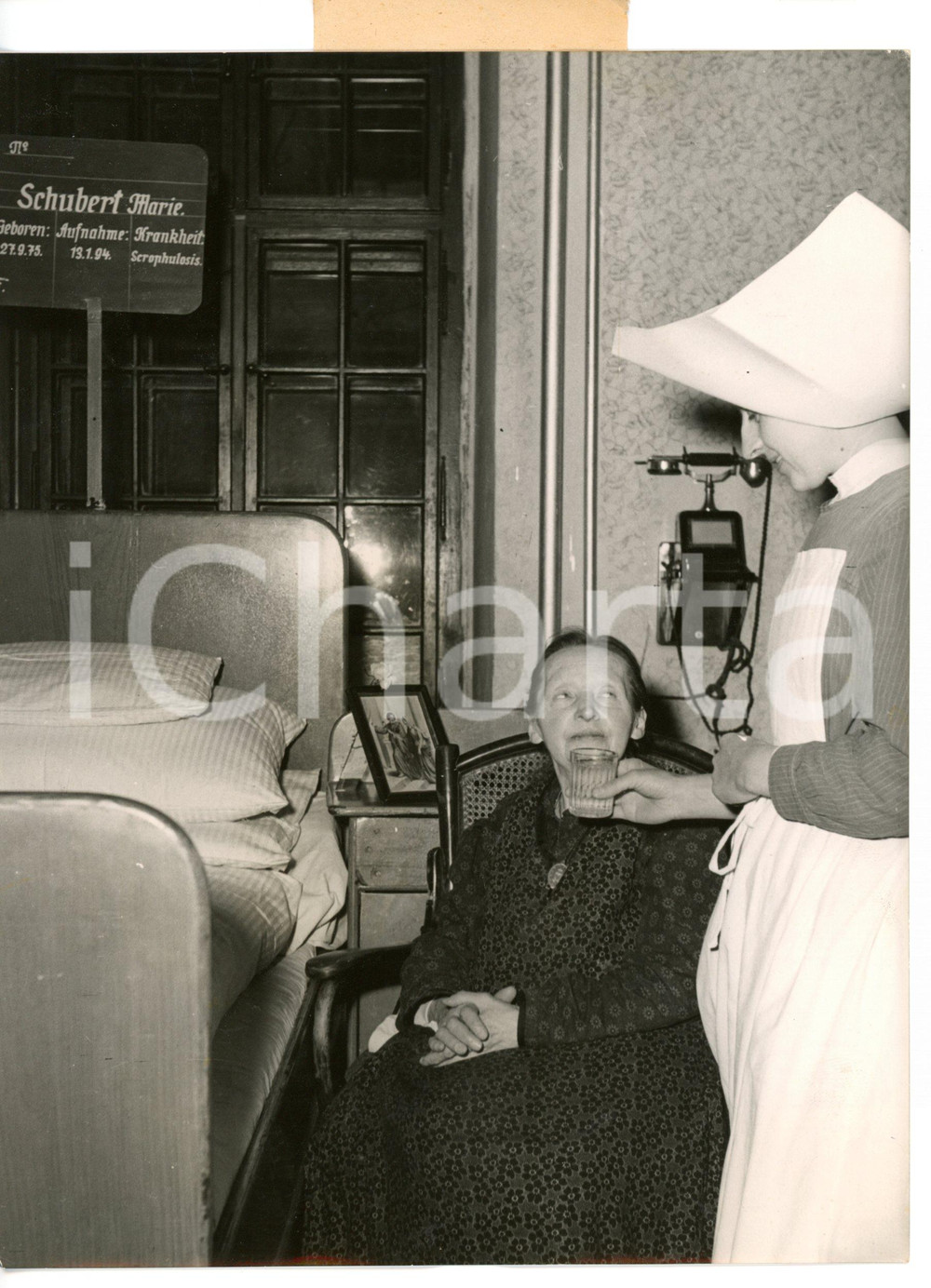 1953 VIENNA Maria SCHUBERT living as a patient in hospital *Foto 15x20 cm