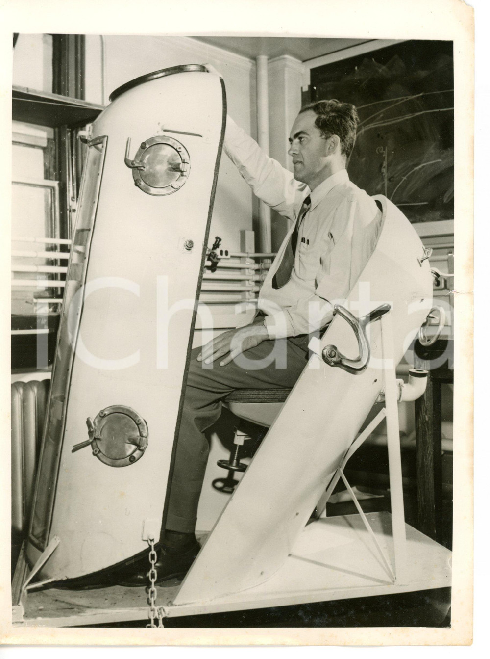 1955 ca BOSTON Harvard - James L. WHITTENBERGER with sit up respirator *Foto 