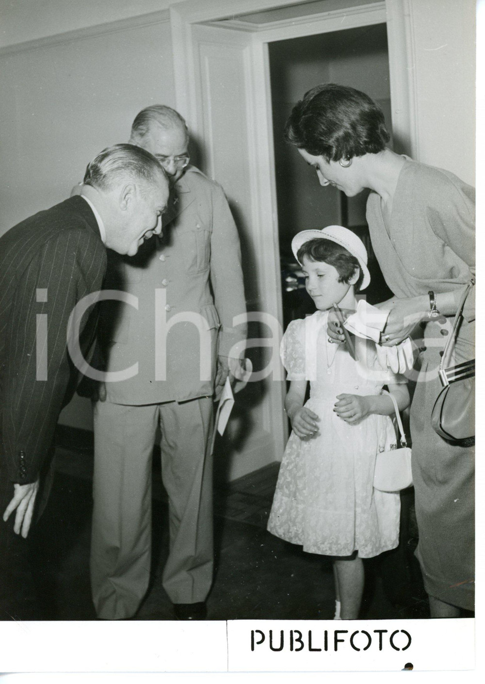 1954 GENOVA Piazza Portello - Silvana VITTORINI riceve passaporto americano
