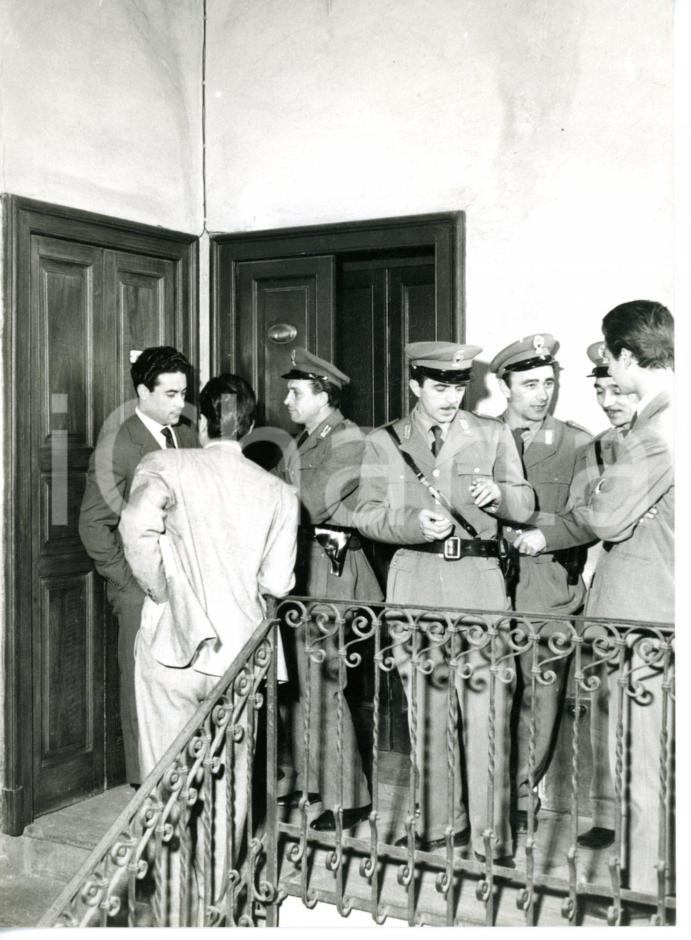 1958 MILANO Corso Sempione - Polizia e vicini sul luogo dell'omicidio *Foto 