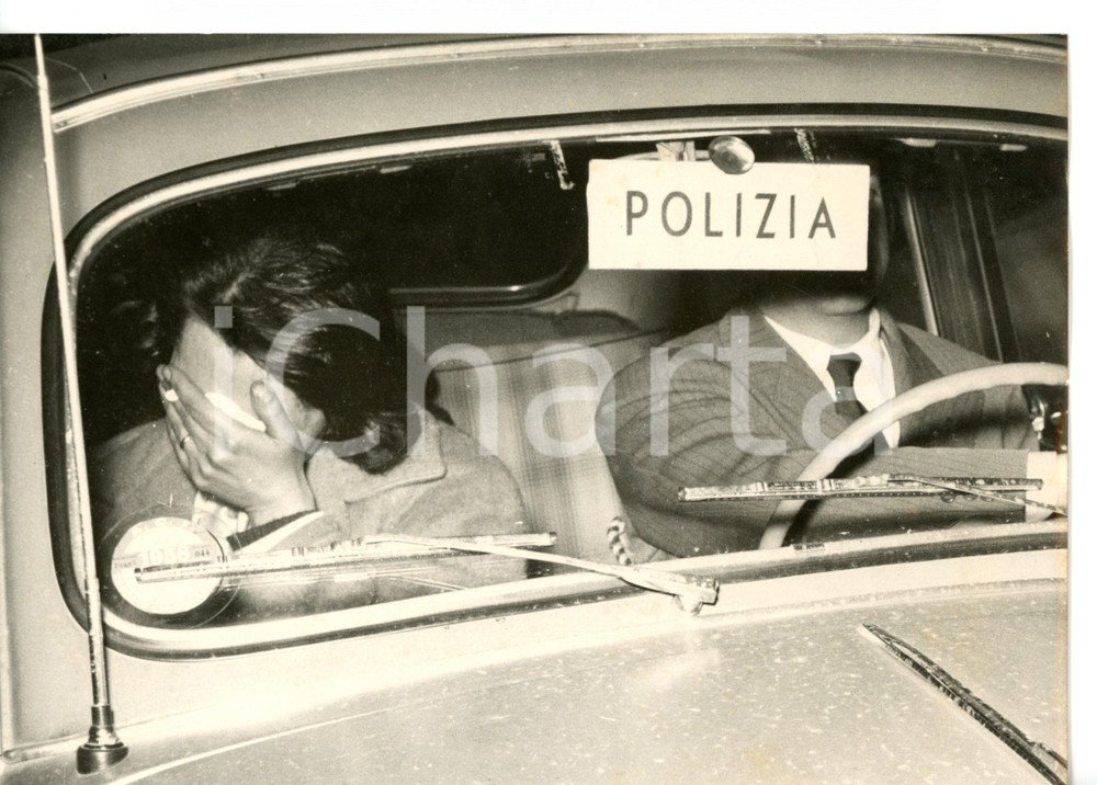 1958 ROMA Via Torino - Figlia di un suicida scortata dalla Polizia *Foto 18x13