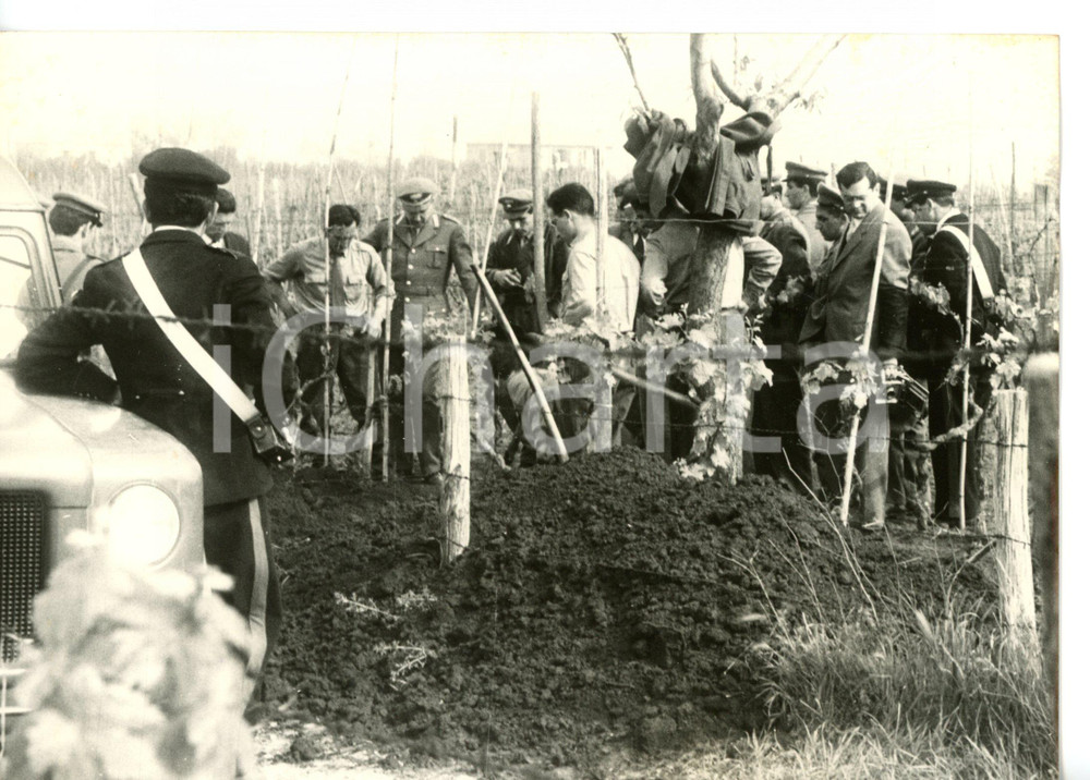 1958 ROMA - CRONACA NERA Omicidio di CIAMPINO - Sopralluogo della Polizia *Foto