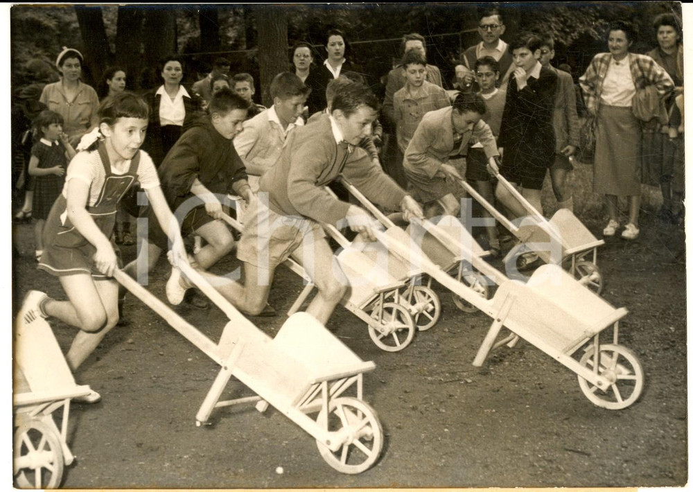 1953 PARIS Jardin d'Acclimatation - Bambini alla corsa con le carriole - Foto 