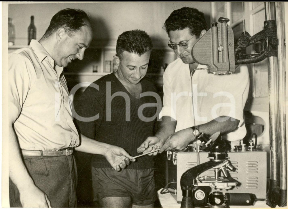 1957 BANYULS-SUR-MER Dr. RYBAK con i suoi ricercatori sul cuore animale *Foto