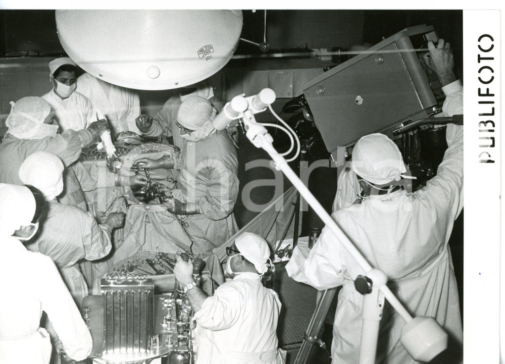 1955 ca UNIVERSITÀ NAPOLI Sala operatoria - Intervento ripreso dalle telecamere
