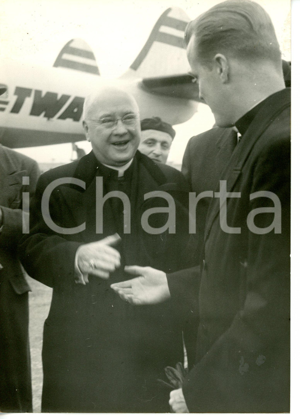 1958 ROMA Card. Francis Joseph SPELLMAN all'arrivo in aeroporto *Foto 13x18 cm Fotografia d'epoca.  CONDIZIONI: FAIR (bassa qualit&agrave; di stampa)DIMENSIONI: 13x18 cm     originale e autentica 1